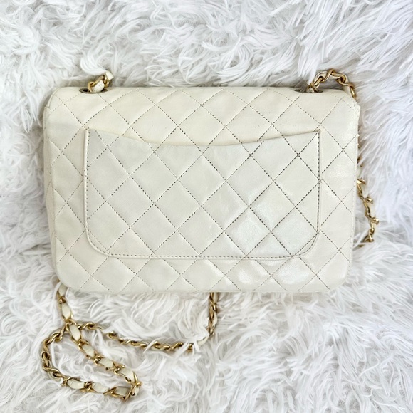 Chanel Vintage White Lambskin Full Flap Bag - Picture 2 of 13